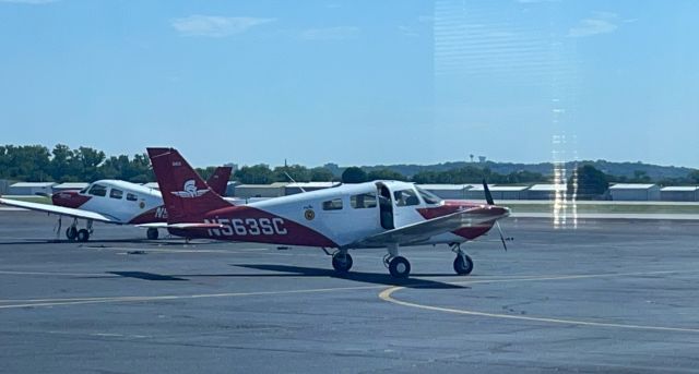Piper Cherokee (N563SC)
