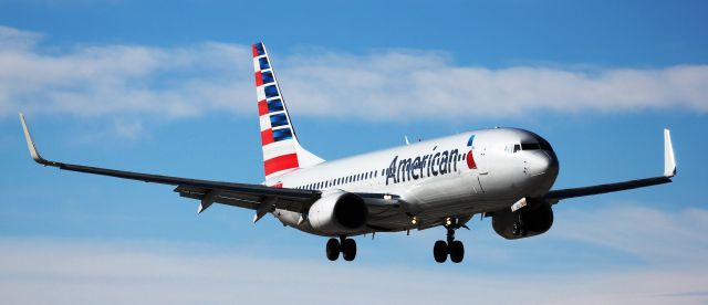 Boeing 737-800 (N963AN) - Landing on 35L.