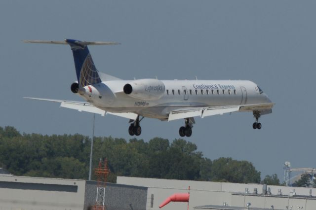 Embraer ERJ-135 (N13995)