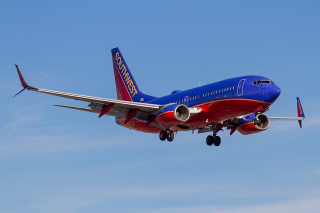 Boeing 737-700 —