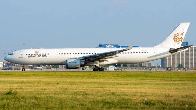 Airbus A330-300 (LY-LEO)