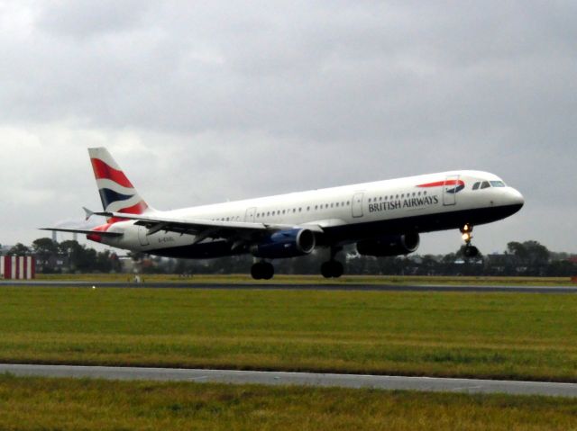 Airbus A321 (G-EUXL)