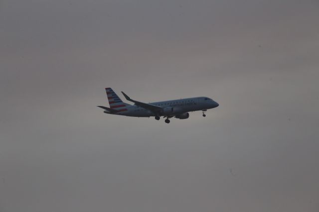 Embraer 170/175 (N212NN)