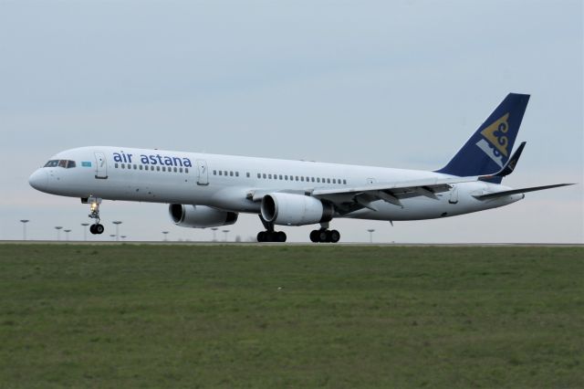 Boeing 757-200 (P4-EAS)