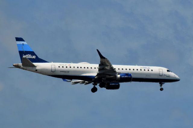 Embraer ERJ-190 (N296JB)