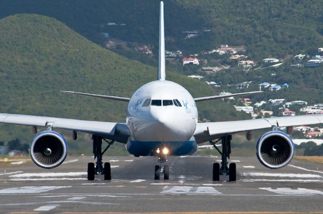 Airbus A330-300 (F-OONE)