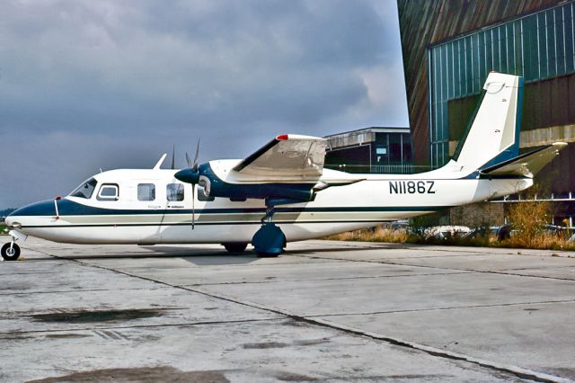 N1186Z — - AERO COMMANDER 680T - REG : N1186Z (CN 680T-1532-2) - GATWICK INTERNATIONAL AIRPORT LONDON UK - EGKK 17/9/1966