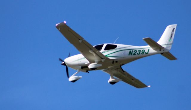 Cirrus SR-20 (N239J) - On final is this 2019 Cirrus SR20 in the Autumn of 2020.