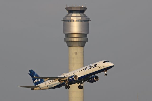 Embraer ERJ-190 (N265JB) - An early evening departure for JBU640 from RWY 24L en route to Boston Logan Intl (KBOS) on 2 May 2018.