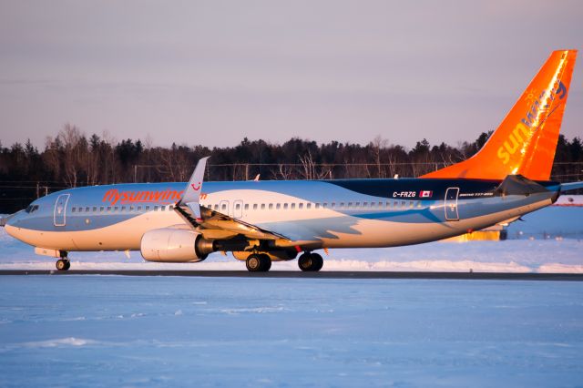 Boeing 737-800 (C-FRZG)