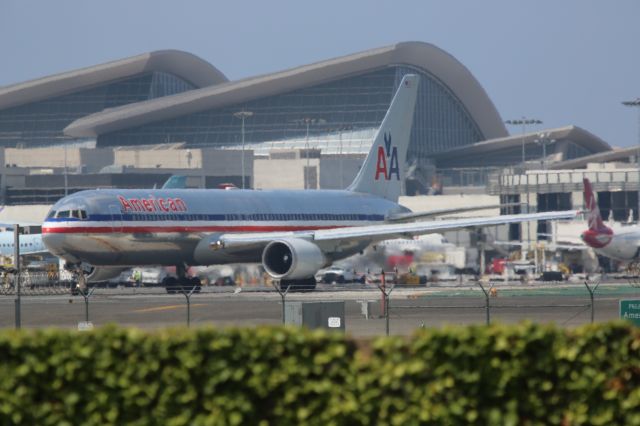 BOEING 767-300 (N343AN)