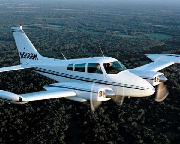 Cessna 310 (N8168M)