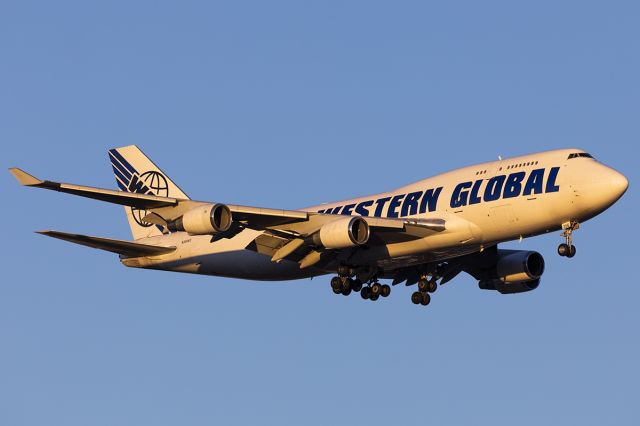 Boeing 747-400 (N356KD)