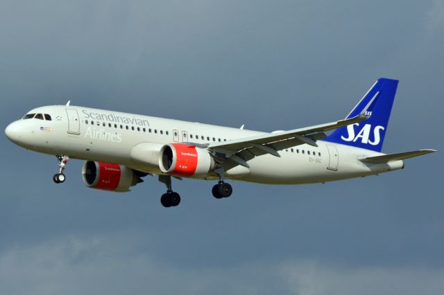 Airbus A320neo (EI-SIC) - Kystvejen RWY22L