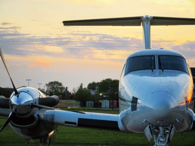 Beechcraft Super King Air 200 (N2883)