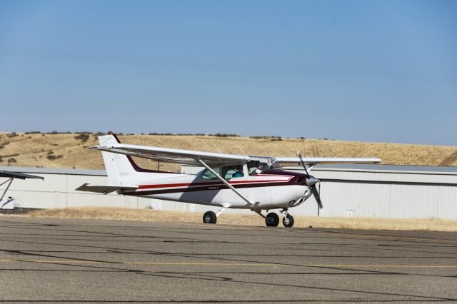 Cessna Skyhawk (N52438)