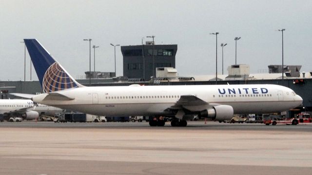 BOEING 767-300 (N659UA)