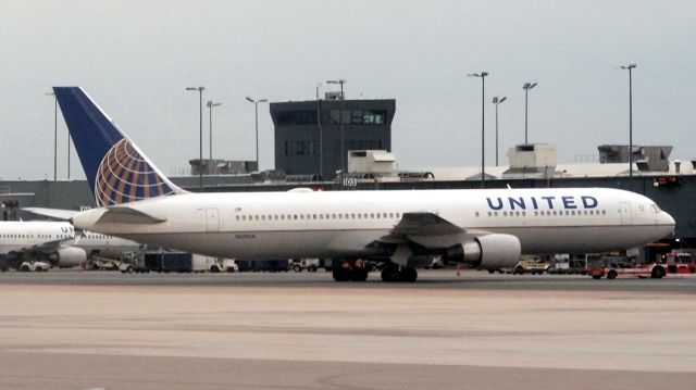 BOEING 767-300 (N659UA)