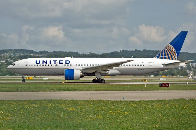 Boeing 777-200 (N224UA)