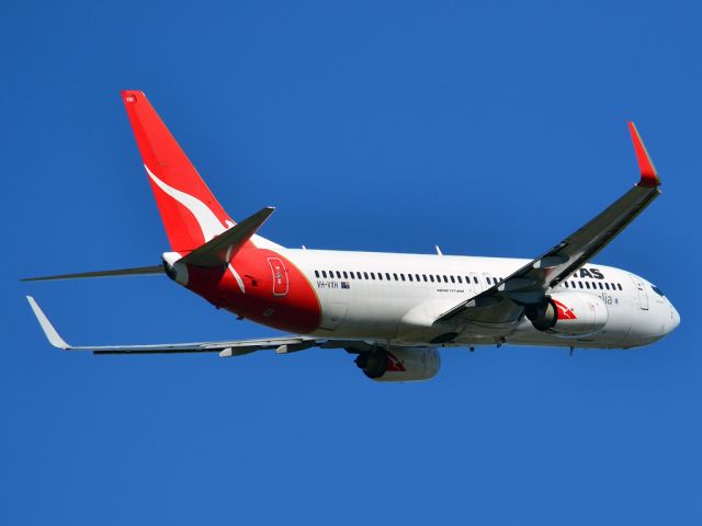 Boeing 737-800 (VH-VXH) - Getting airborne off runway 23 on a beautiful Adelaide autumn day. Thursday 12th April 2012.