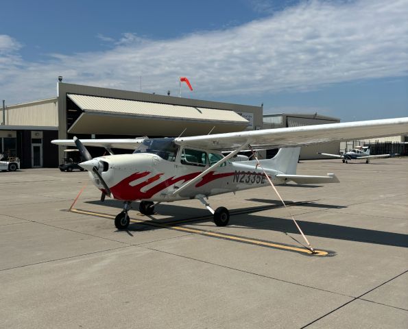 Cessna Skyhawk (N2335E)