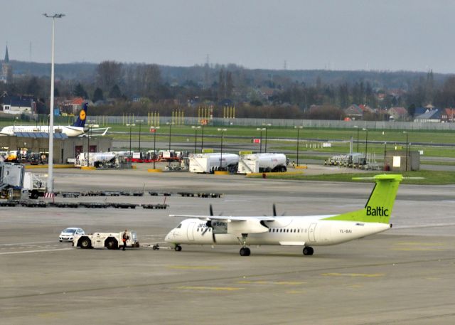 de Havilland Dash 8-400 (YL-BAI) - Air Baltic De Havilland Canada DHC-8-402Q Dash 8 YL-BAI in Brussels 