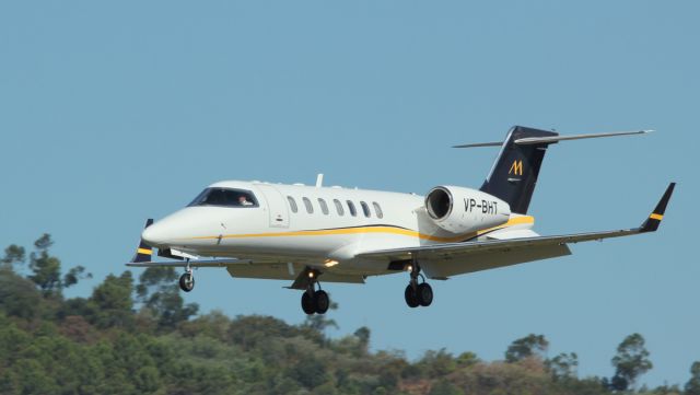 Learjet 40 (VP-BHT)