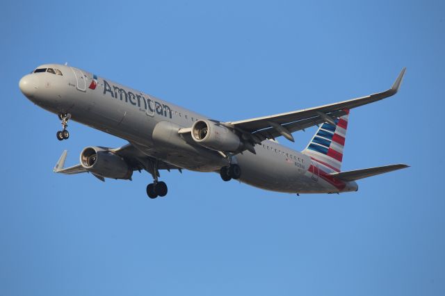 Airbus A321 (N129AA)