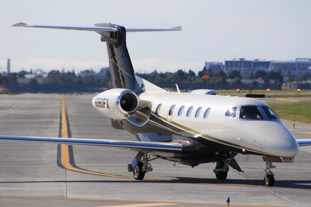 Embraer Phenom 300 (N360FX)