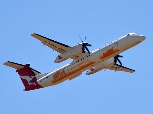 de Havilland Dash 8-400 (VH-QOW) - Getting airborne off runway 23. Wednesday 4th January 2012.