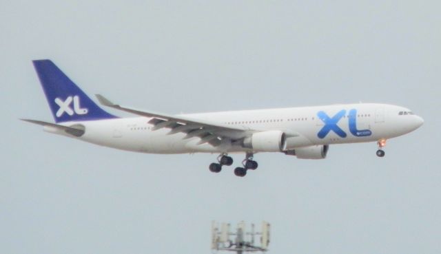 Airbus A330-200 (CS-TOP)