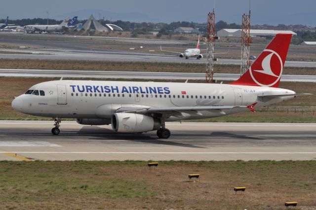Airbus A320 (TC-JLV) - Turkish Airlines TC-JLV "Sapanca" departure Rwy35L, LTBA-IST