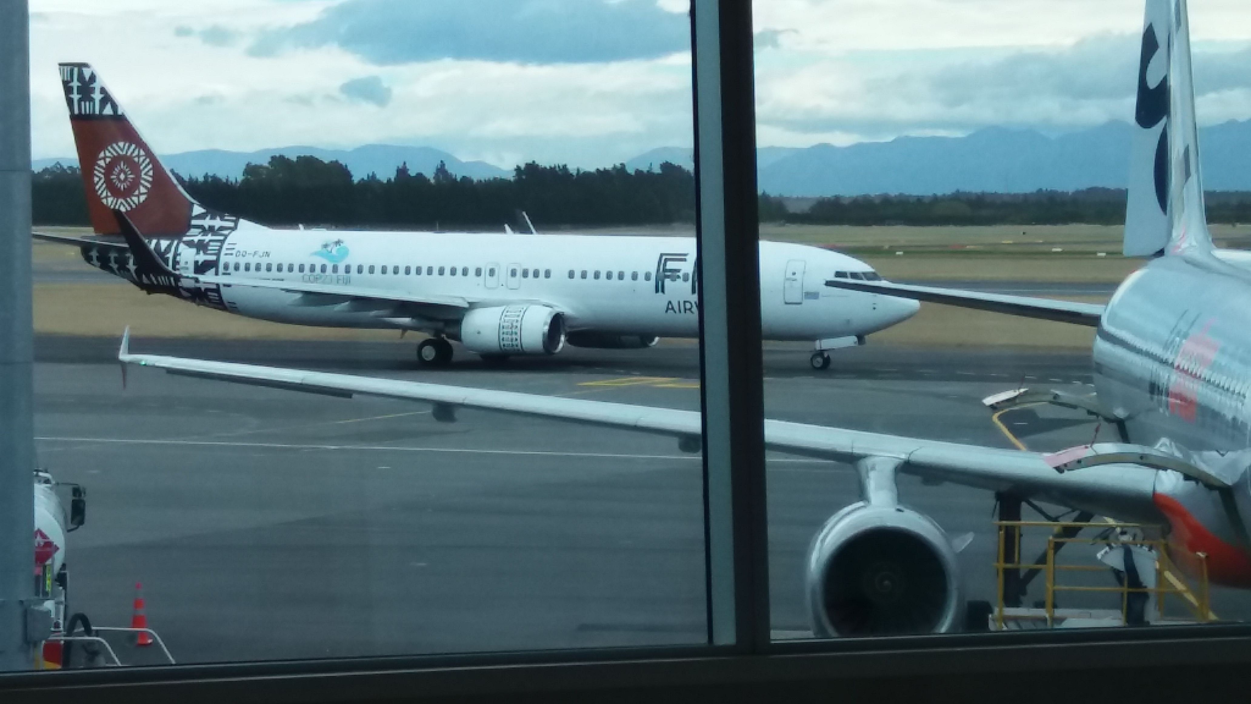 Boeing 737-800 (DQ-FJN) - At cafe.