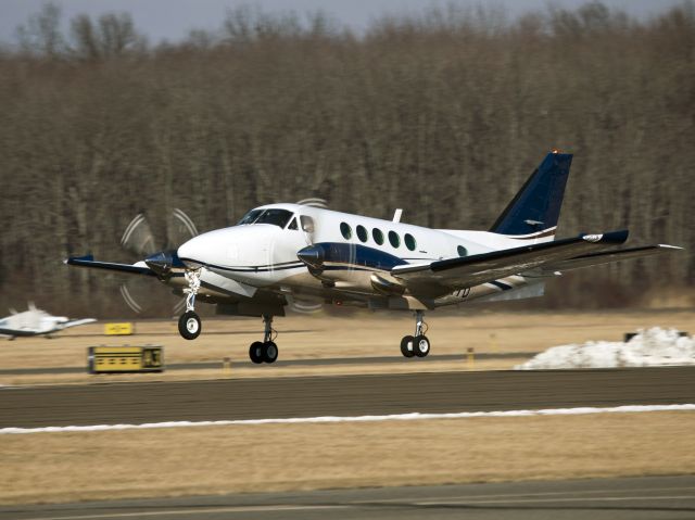 Cessna Skylane (N847D) - Take off runway 26.