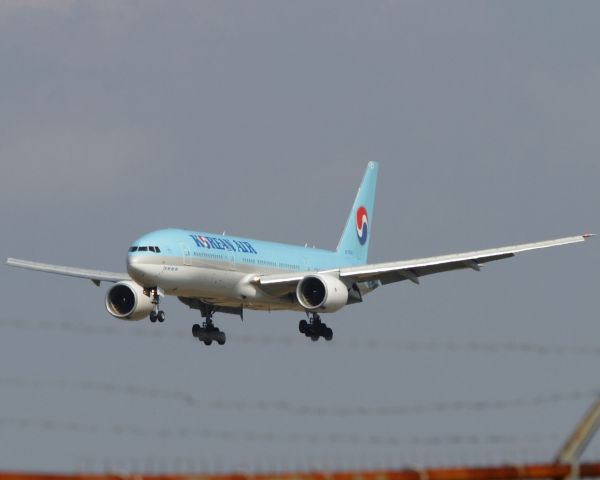 Boeing 777-200 (HL7530)