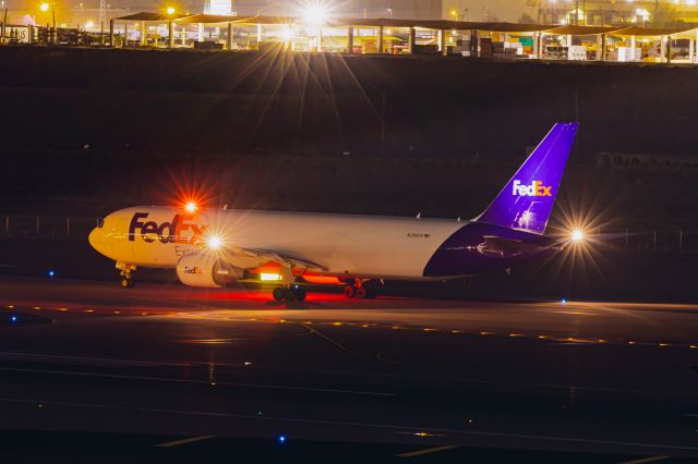 N266FE — - FedEx 767-300 taxiing off at PHX on 12/10/22. Taken with a Canon R7 and Tamron 70-200 G2 lens.