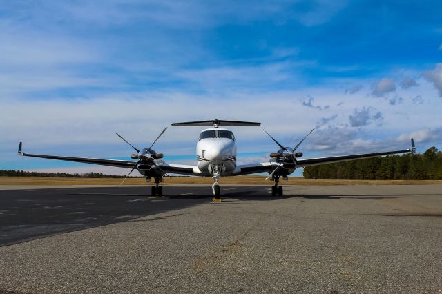 Beechcraft Super King Air 300 (N318EL)