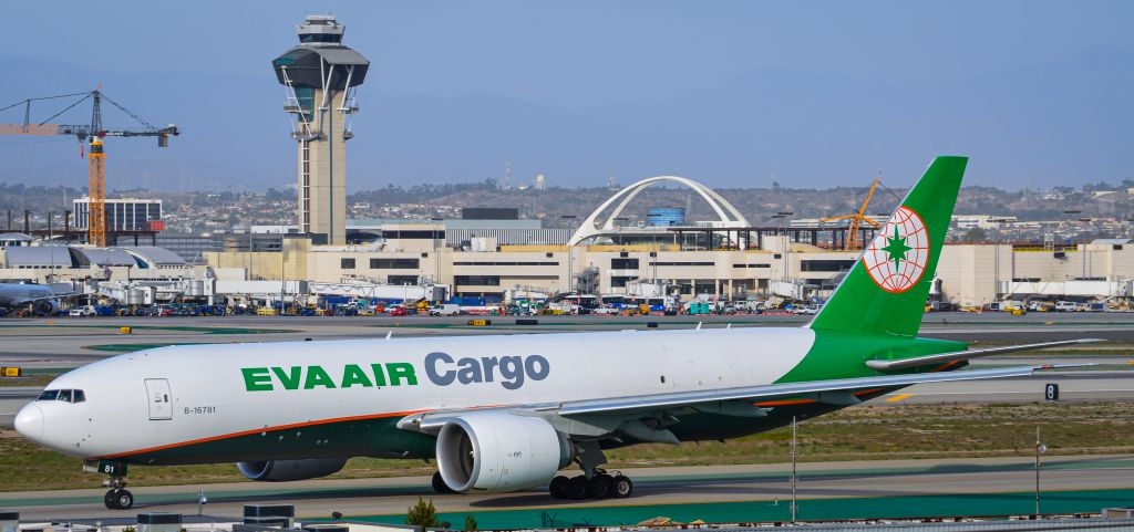 BOEING 777-200LR (B-16781)