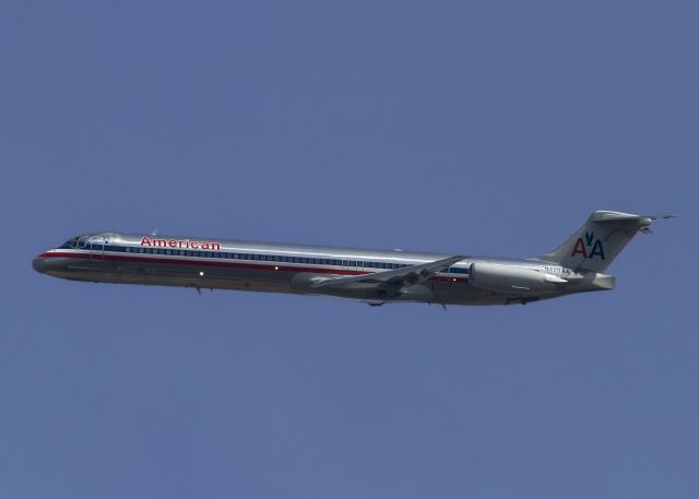 McDonnell Douglas MD-83 (N489AA)