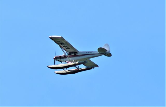 C-FSRP — - C-FSRP PIPER PA-18 survolant le fleuve St-Laurent à la marina de CONTRECOEUR QC. le 28-08-2022 à 15:06