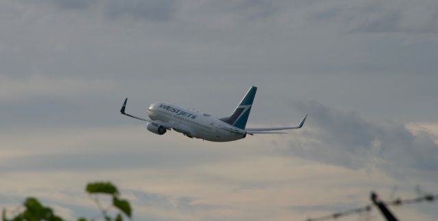 Boeing 737-700 (C-FFWJ) - Leaving Hamilton