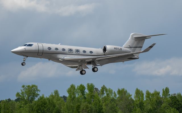 Gulfstream Aerospace Gulfstream G500 (N511JS) - Nice G500 arrival into KCAE