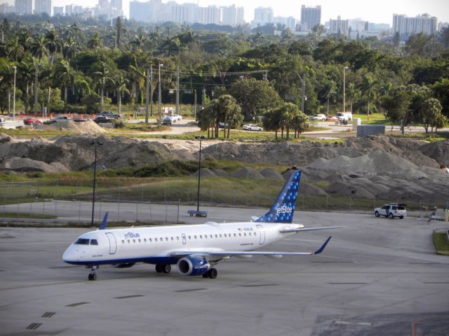 Embraer ERJ-190 (N316JB)