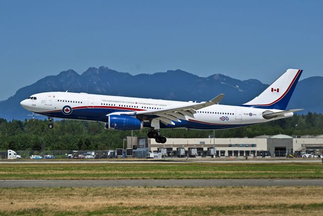 Airbus A330-300 (33-0002)