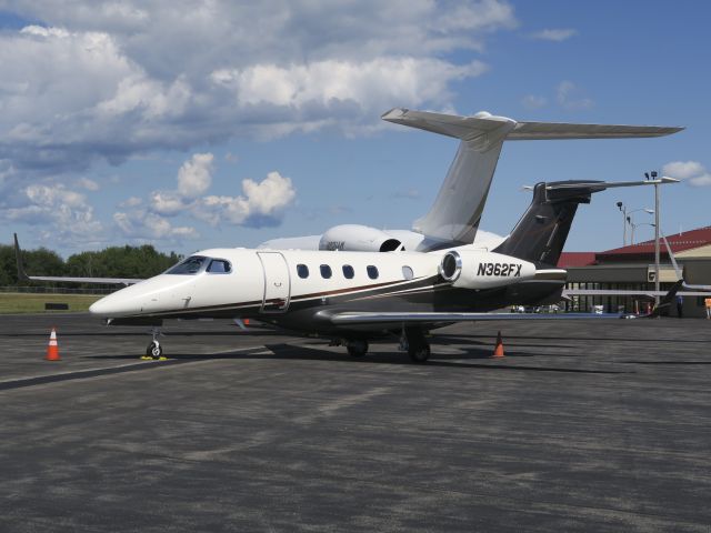 Embraer Phenom 300 (N362FX)