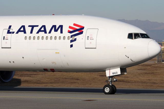 Boeing 777-200 (PT-MUD)