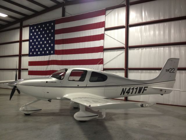 Cirrus SR-22 (N411WF)