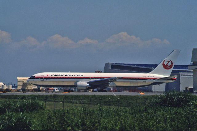 BOEING 767-300 (JA8266) - Departure at Narita Intl Airport Rwy34 on 1988/05/08