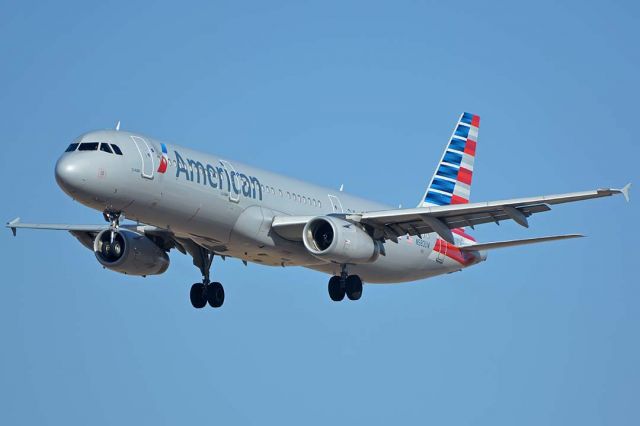 Airbus A321 (N583UW) - American Airbus A321-231 N583UW at Phoenix Sky Harbor on February 6, 2018.