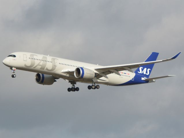 Airbus A350-900 (SE-RSD) - Kystvejen RWY22L